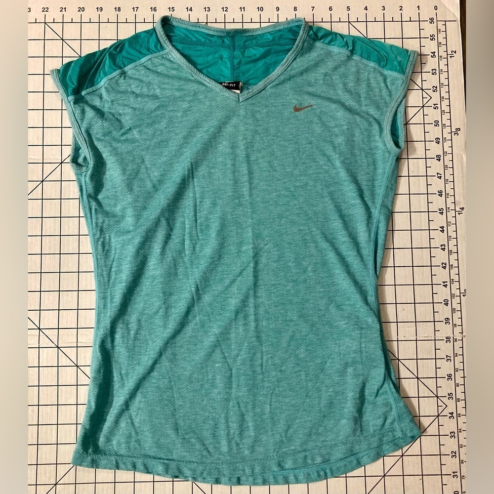 Nike Dri Fit Women’s Size Medium Seafoam Green Sleeveless Shirt